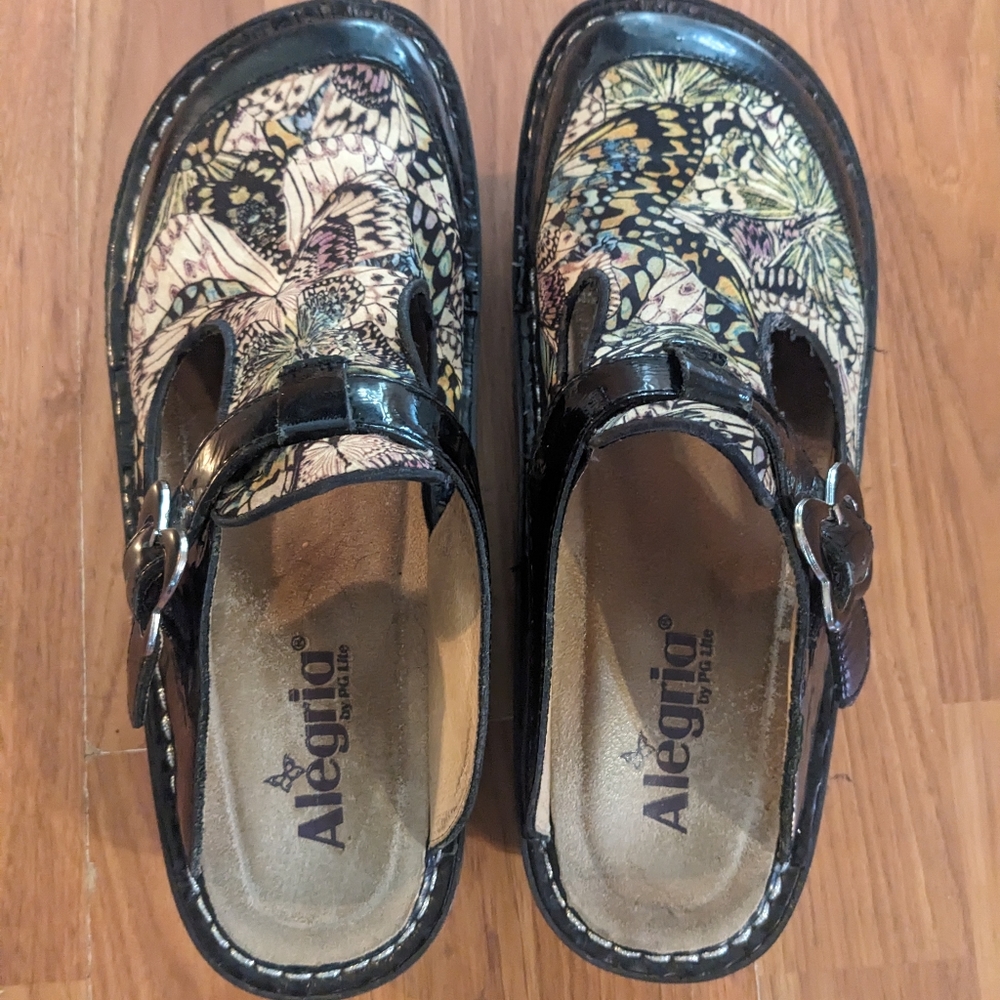 Alegria Clogs